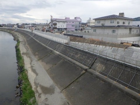 阿武隈川（本宮市）堤防かさ上げ工事完了